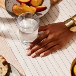 CND Vinylux Nail Polish, 401 Linen Luxury -CND Butik 639370009810 3